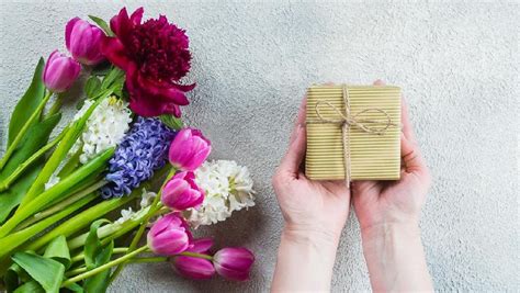 7 Hadiah yang Cocok Sebagai Kenang.